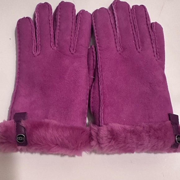 UGG Classic Hot Pink Genuine Shearling Gloves Small - Picture 1 of 9